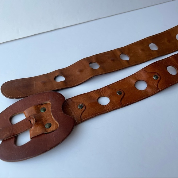 Brown Leather Belt with Cutout Design - Picture 5 of 7